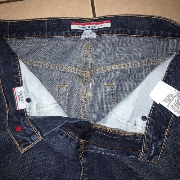 Tommy Hilfiger - Picture 3 of 4